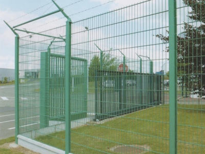 鐵絲網(wǎng)護(hù)欄